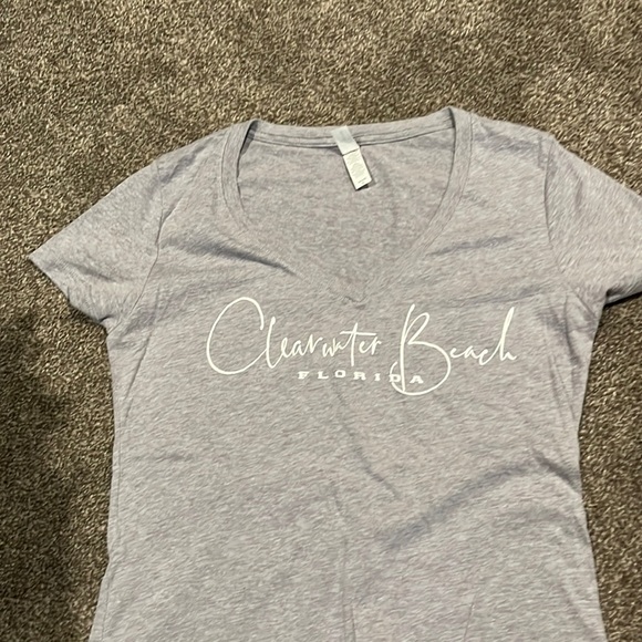 Clearwater Beach T-shirt in great condition Size large. Fits more like medium. - Picture 2 of 4